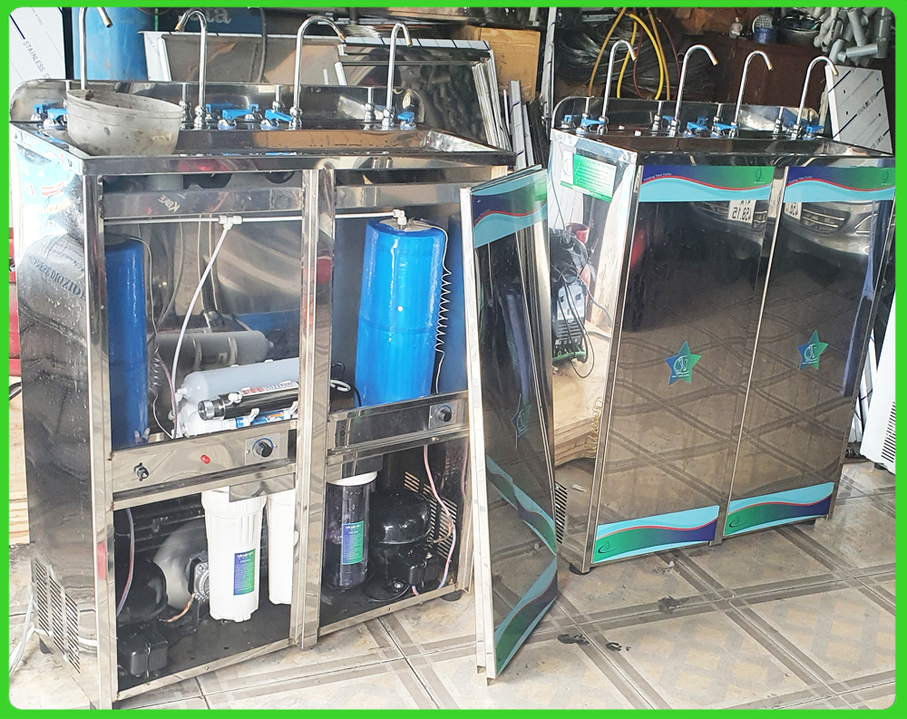 Bên trong và bên ngoài Máy lọc nước 4 vòi lạnh